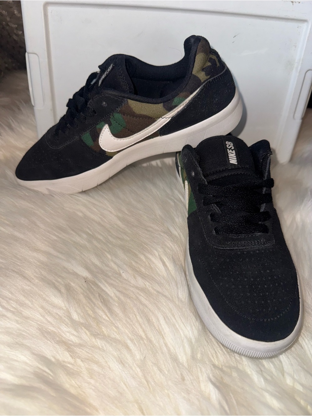 Nike Men's Black and Green Camo Low-Top Sneakers - Picture 3 of 8